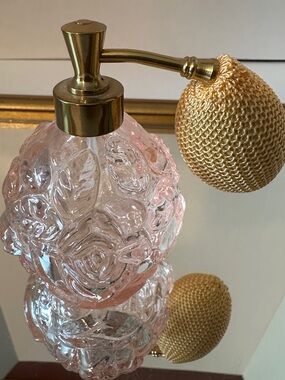 Source Unknown Pink Glass Perfume Atomizer with Gold Bulb Pump